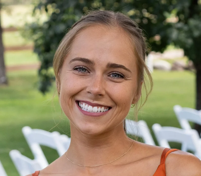 Janelle Headshot